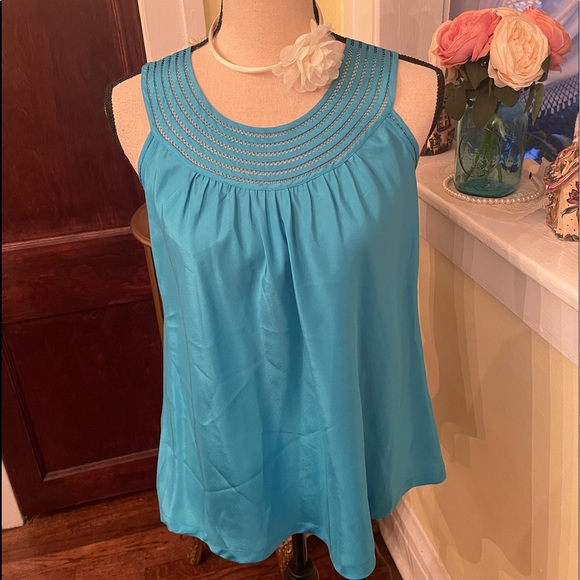 Banana Republic Tops - SALE! Banana Republic Sz S 💯 Silk Top FLAWS